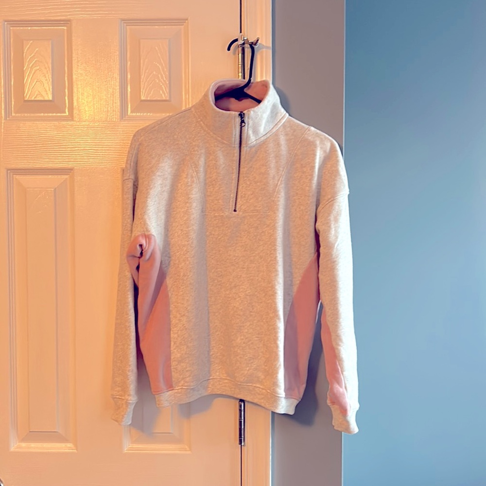 Women’s small pullover